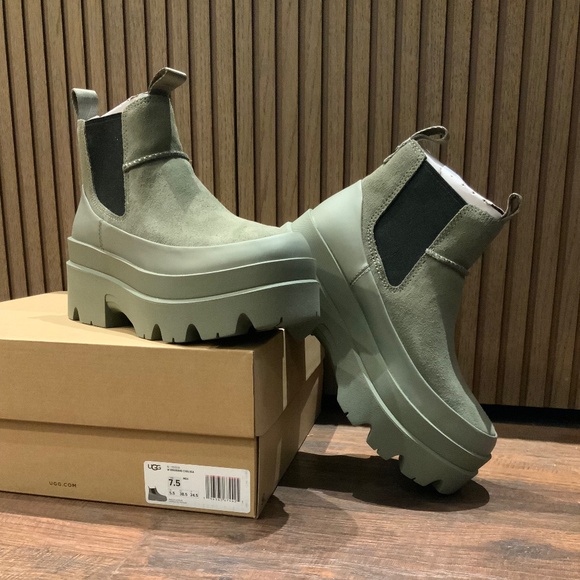 UGG Green Platform Boots - Picture 1 of 8